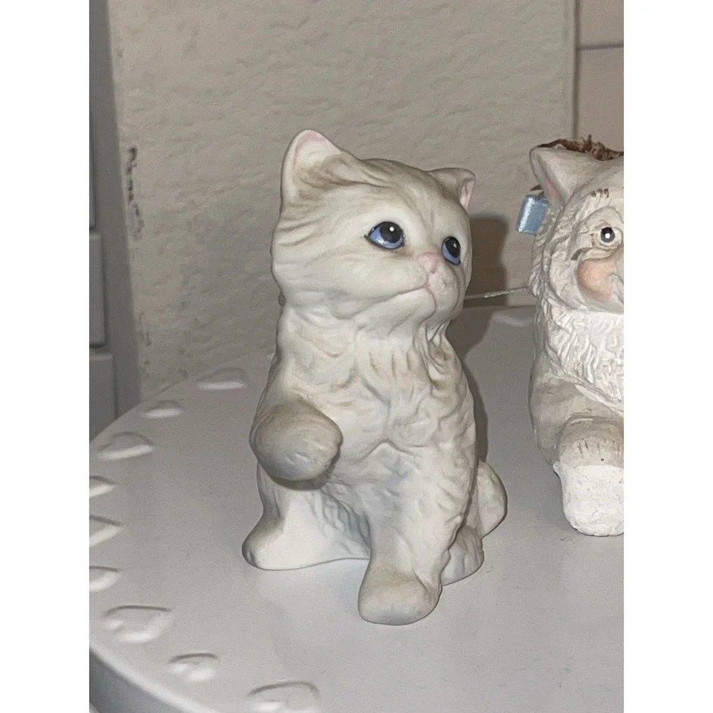 Vintage Cast Art 1990's Dreamsicles Cat Kristen & Homeco sitting Cat Figurine